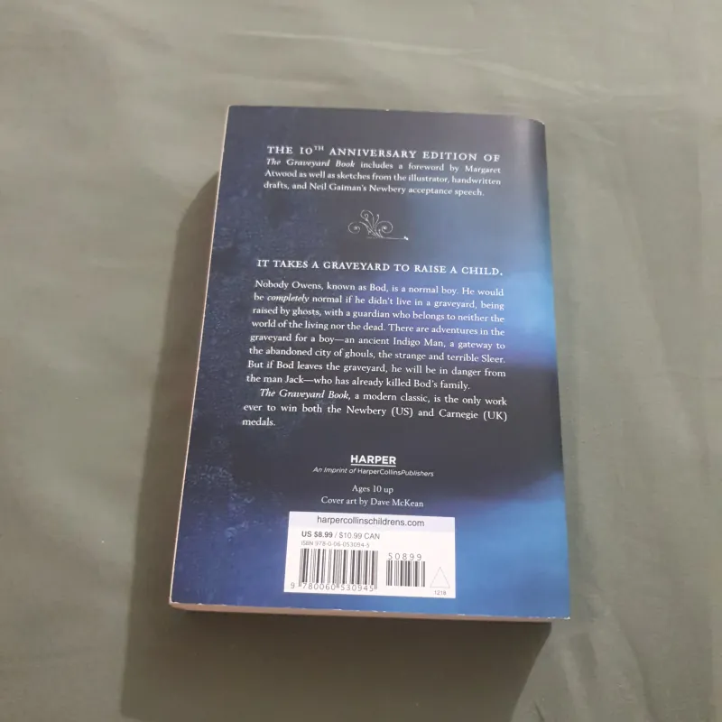 [English] THE GRAVEYARD BOOK - Neil Gaiman 790748