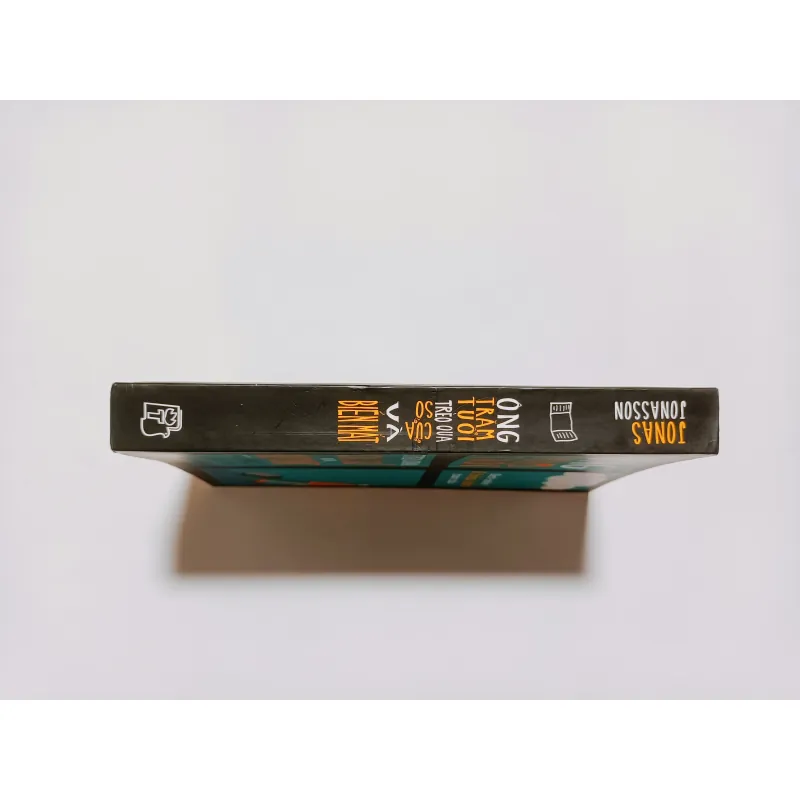 Ông Trăm Tuổi Trèo Qua Cửa Sổ Và Biến Mất - Jonas Jonasson 753515