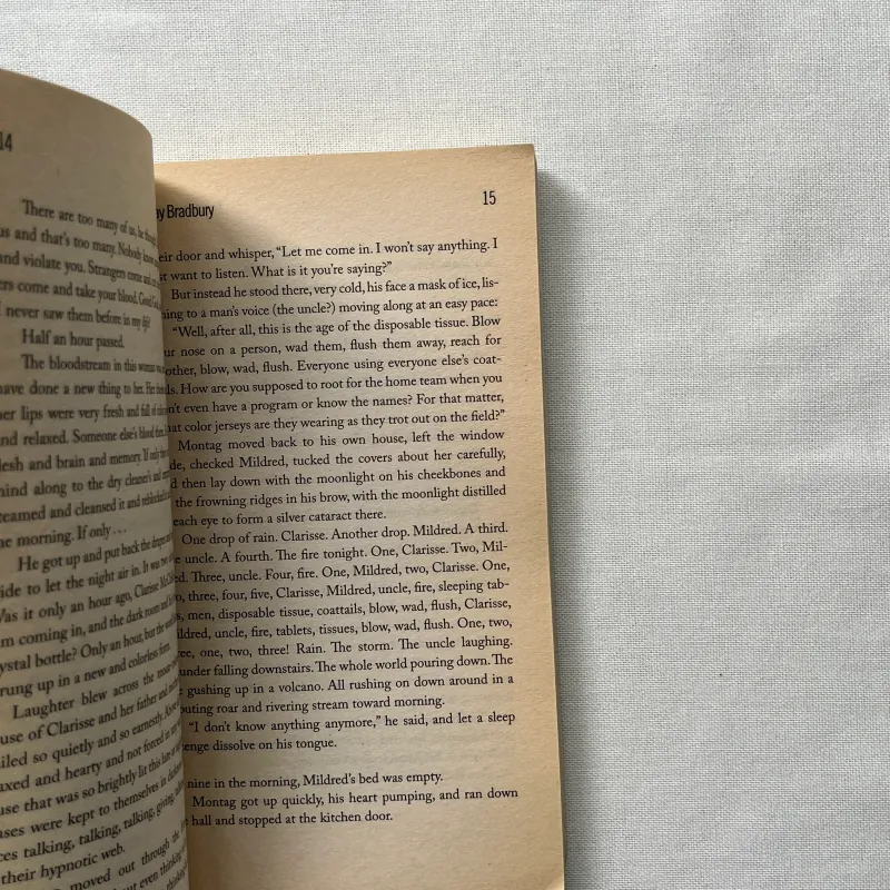 Fahrenheit 451 - Ray Bradbury 992617