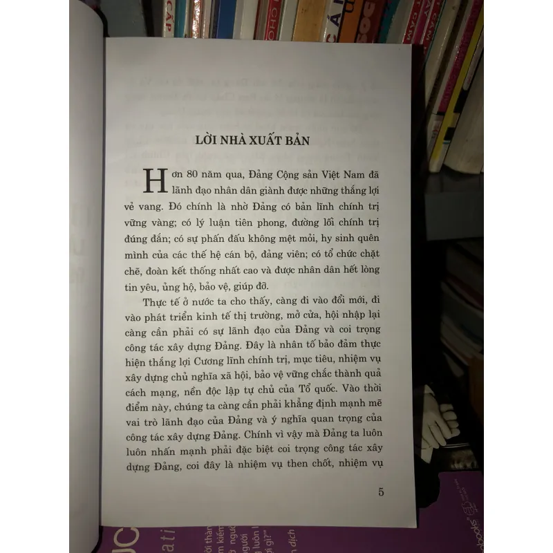 Xây dựng chỉnh đốn Đảng là nhiệm vụ then chốt để phát triển đất nước - Nguyễn Phú Trọng 701813