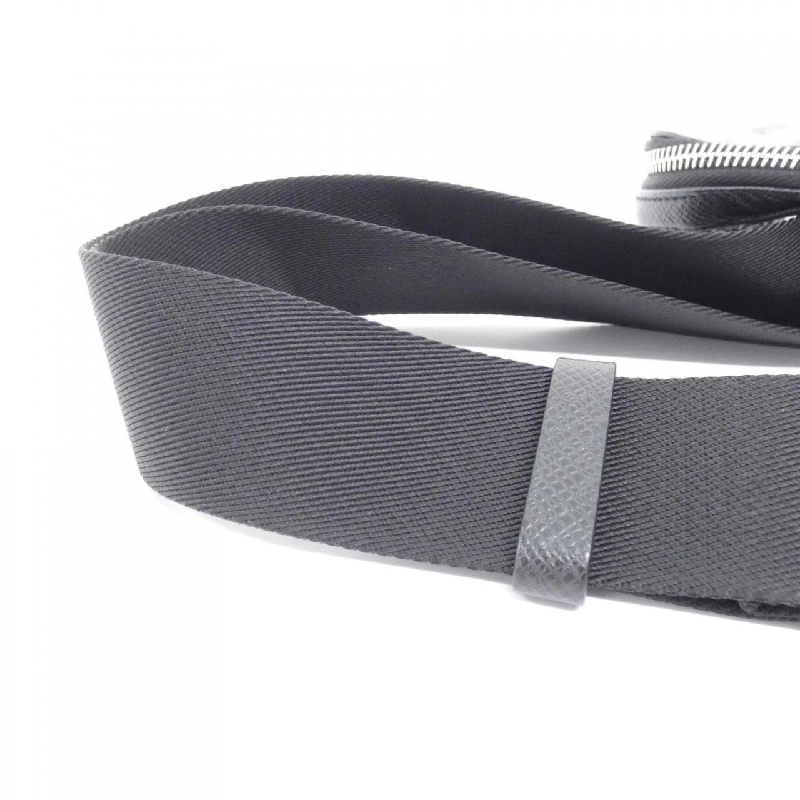 Túi đeo chéo Louis Vuitton Taiga Avenue M30443 610268