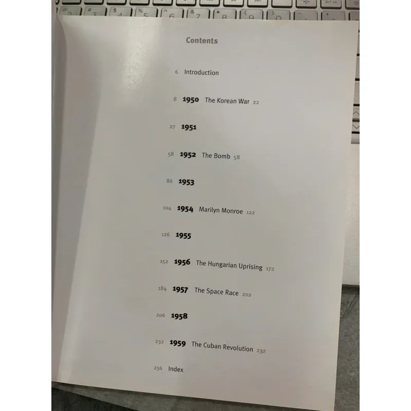 THE FIFTIES IN PICTURES (THẬP NIÊN NĂM MƯƠI QUA HÌNH ẢNH) - JAMES LESCOTT 752256