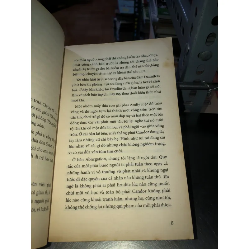 Divergent những kẻ bất khả trị - Veronica Roth 993044