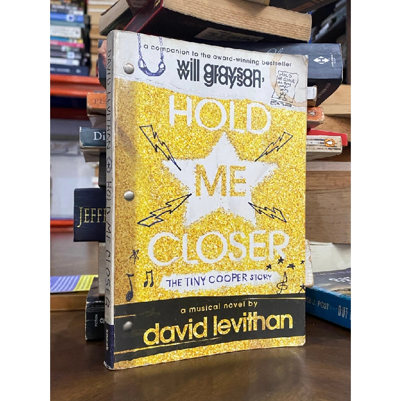 Hold Me Closer - David Levithan 518231