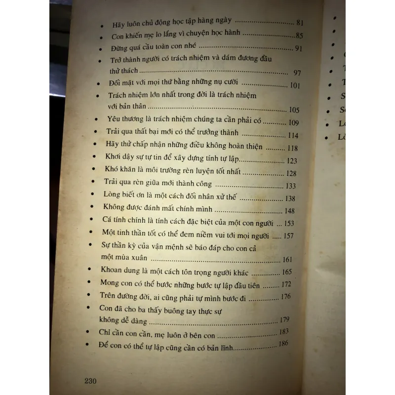 Thư cha mẹ gửi con gái - Nhiều tác giả  1000145