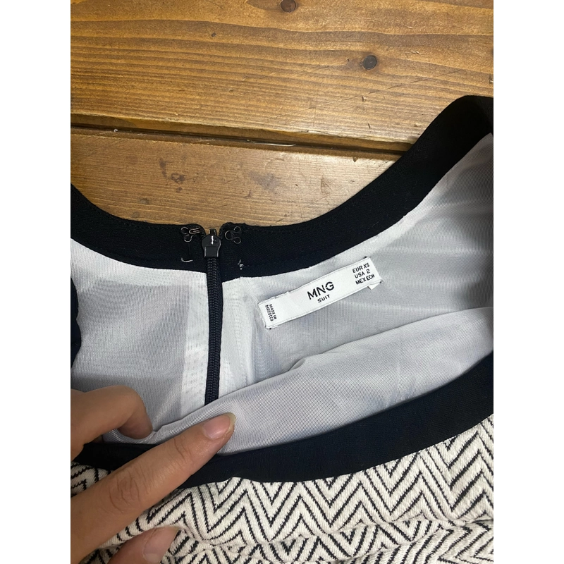 Váy nữ Mango size XS 330102