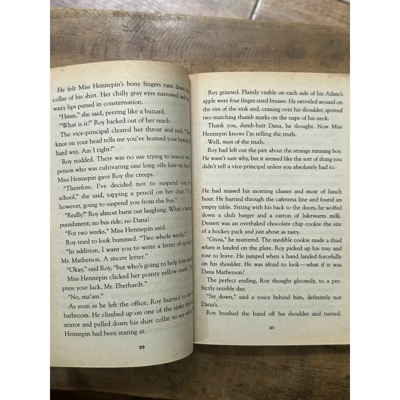 Hoot - Carl Hiaasen 746391