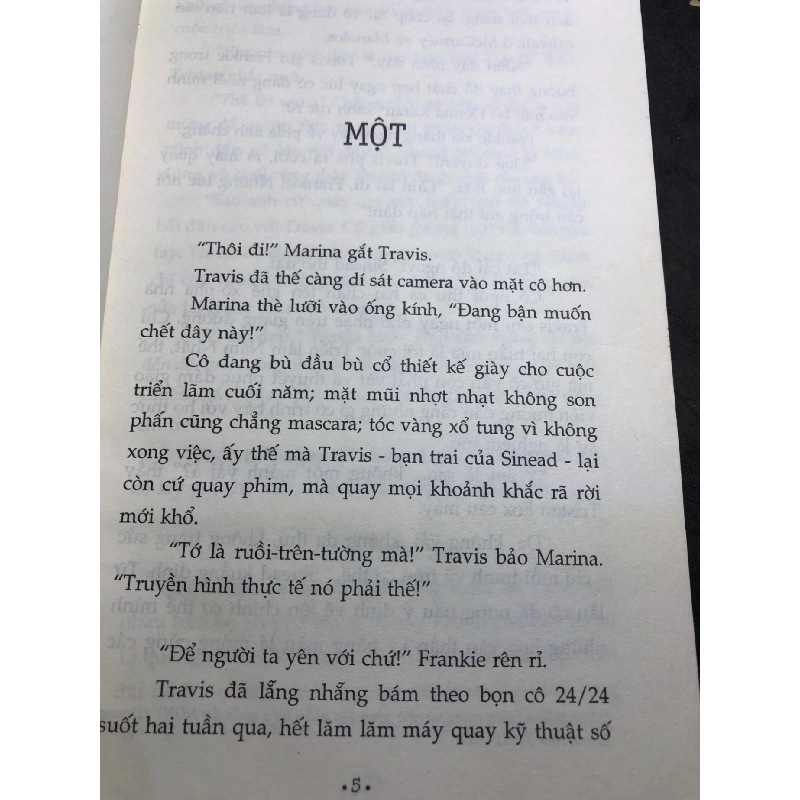 Những công chúa Prada 2009 mới 75% ố bẩn nhẹ Jasmine Oliver HPB0906 SÁCH VĂN HỌC 914789