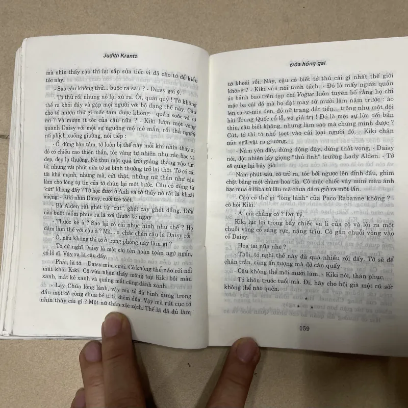Đóa hồng gai - Judith Krantz (c47) 782207