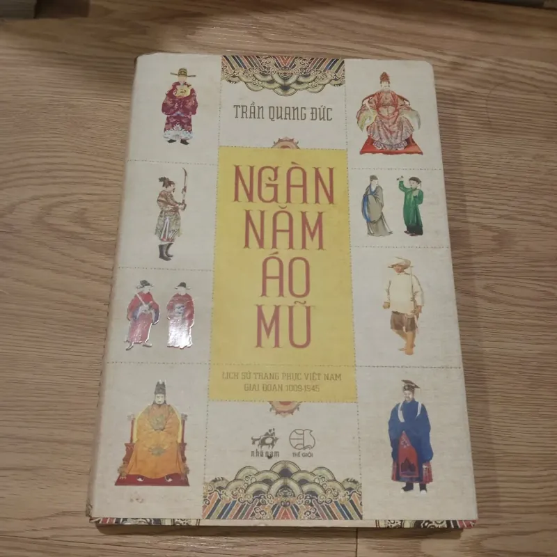 Ngàn năm áo mũ - Trần Quang Đức 1001620