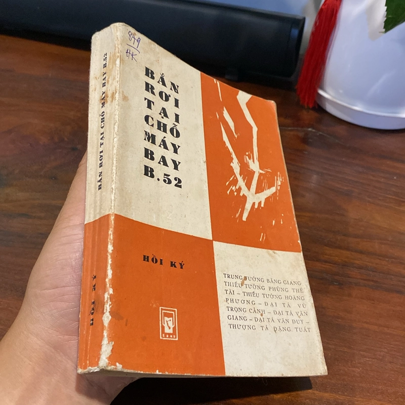 BẮN RƠI TẠI CHỖ MÁY BAY B.52, HỒI KÝ (XB 1977) 504565