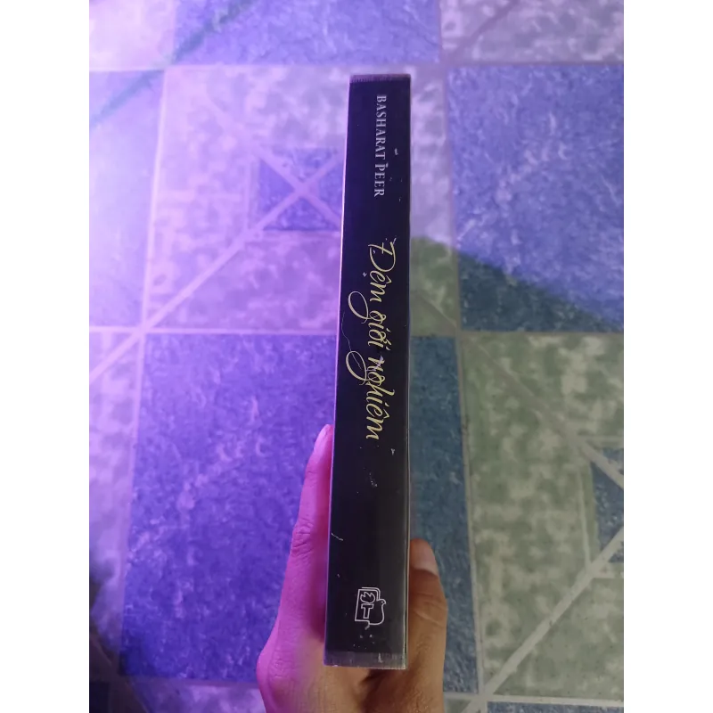 Đêm giới nghiêm - Basharat Peer 586191