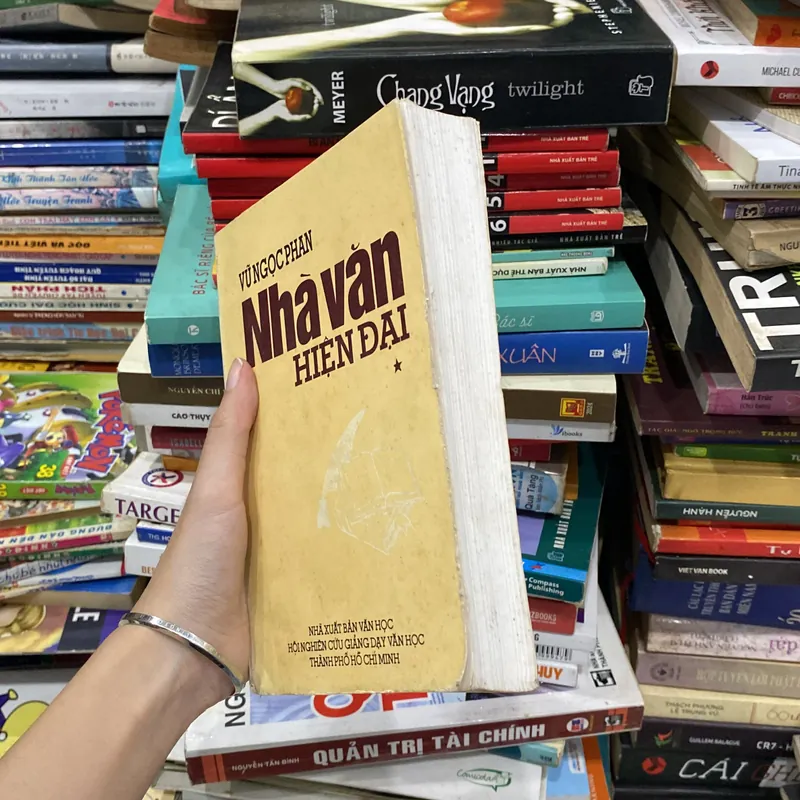 Nhà Văn Hiện Đại♟️ 738768