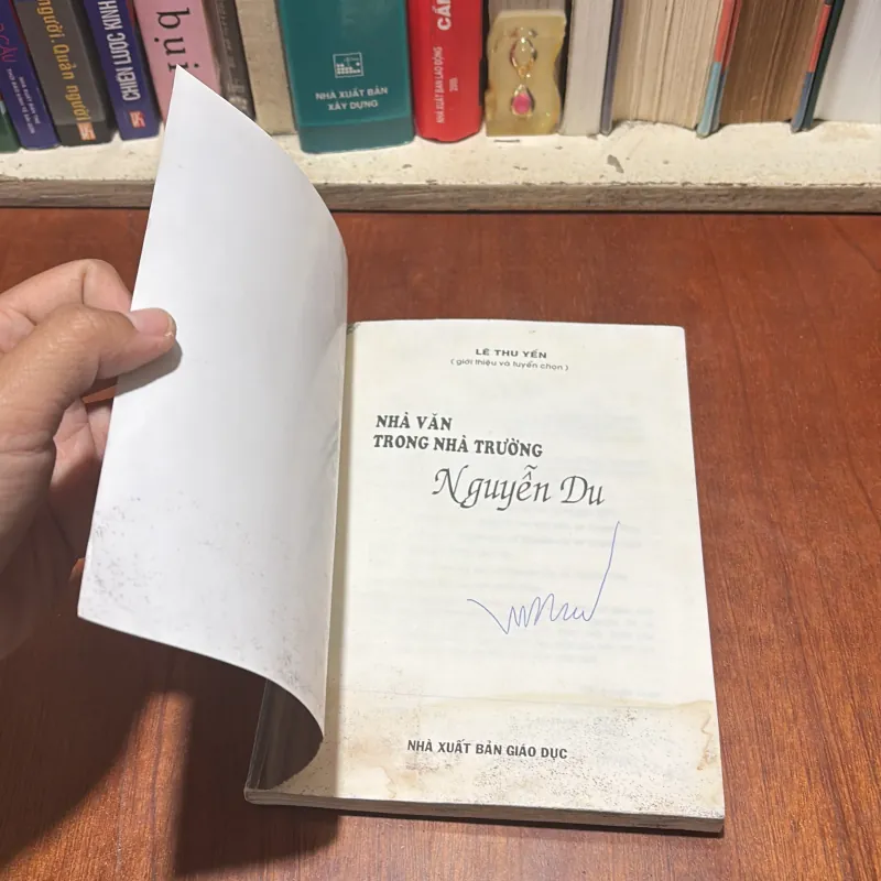 II Nhà Văn Trong Nhà Trường: Nguyễn Du - Lê Thu Yến - 2002 789433
