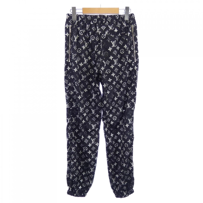 Quần jogger monogram hiệu ứng stencil LOUIS VUITTON FIPA11DFU 647685