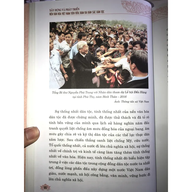 Xây dựng và phát triển nền văn hóa Việt Nam tiên tiến, đậm đà bản sắc dân tộc 704316