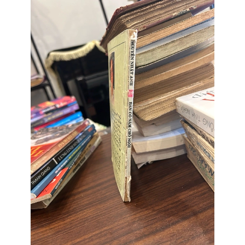 Bàn có năm chỗ ngồi- Nguyễn Nhật Ánh 930758