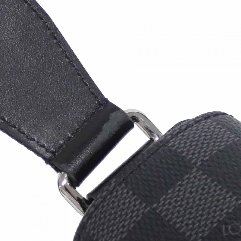 Túi đeo vai Louis Vuitton Damier Graphite District PM N42710 611736
