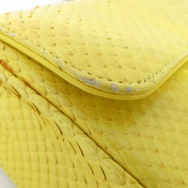 Túi xách chéo Chanel 69900 613210