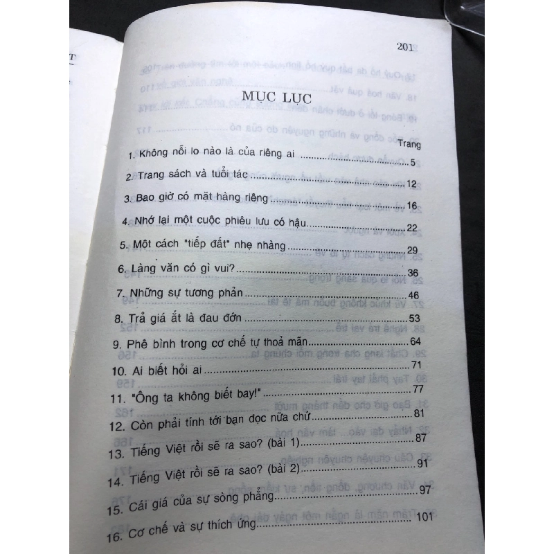 Buồn vui đời viết mới 70% ố bẩn có dấu mộc và viết nhẹ trang đầu 2000 Vương Trí Hàn HPB0906 SÁCH VĂN HỌC 914571