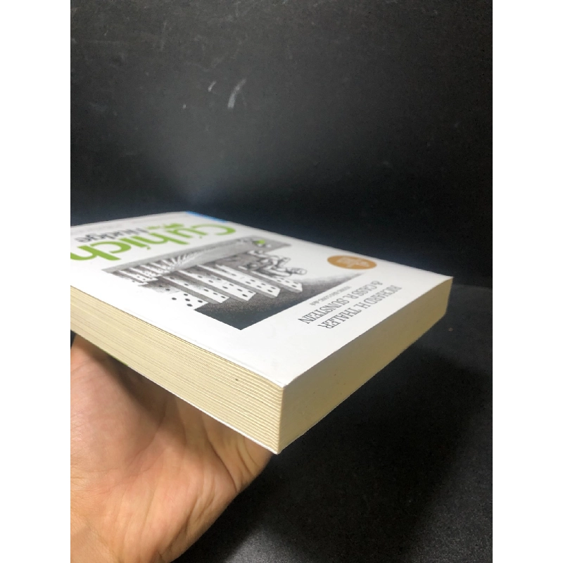 Cú hích Nudge Richard H.Thailer & Cass R. Sunstein 2019 mới 80% ố, bẩn nhẹ HCM2511 912447