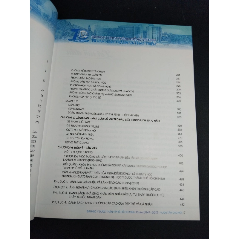 70 năm (1947-2017) hình thành và phát triển Vươn tầm cao mới (bìa cứng) mới 90% bẩn nhẹ 2017 HCM2101 Bộ Y Tế VĂN HỌC 380311