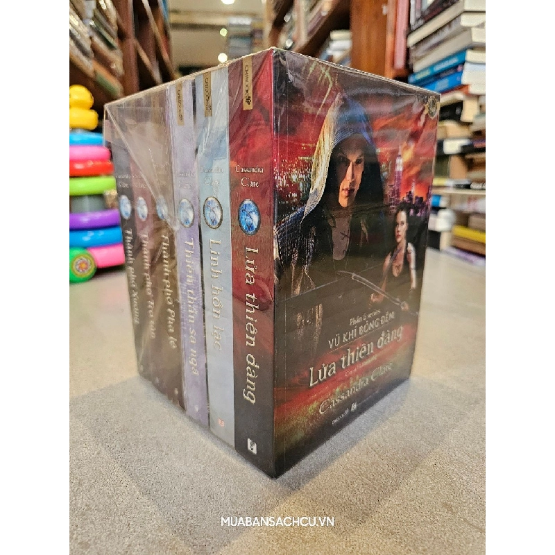 Bộ 6 tập Vũ khí bóng đêm - Cassandra Clare 304170
