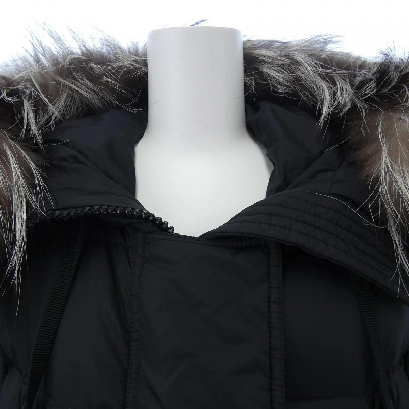 Áo khoác lông vũ MONCLER 635620
