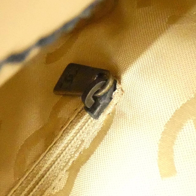 Túi xách chéo Wild Stitch Line 16799 của Chanel - Hàng hiệu Authentic 767995