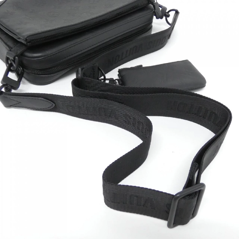 Túi đeo chéo Louis Vuitton Monogram Shadow Trio M46602 610992