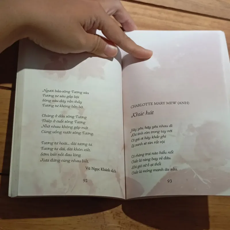 Trăm áng thơ tình thế giới  577047