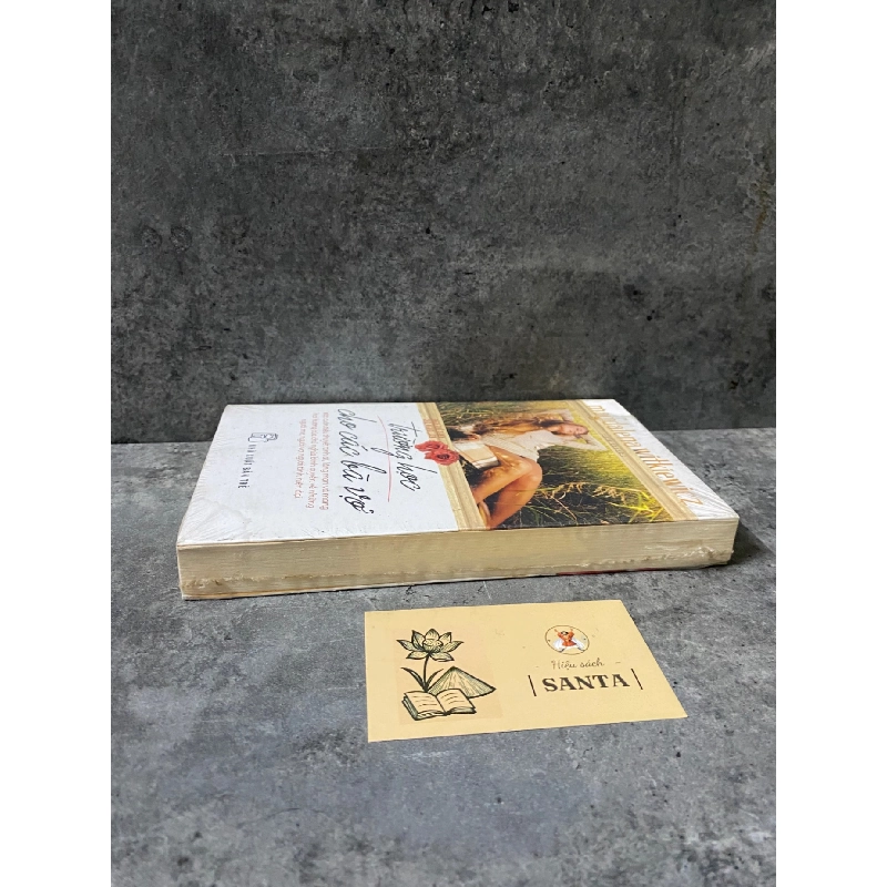 Trường học cho các bà vợ- Magdalena Witkiewicz- sách lưu kho còn seal có ố 788761