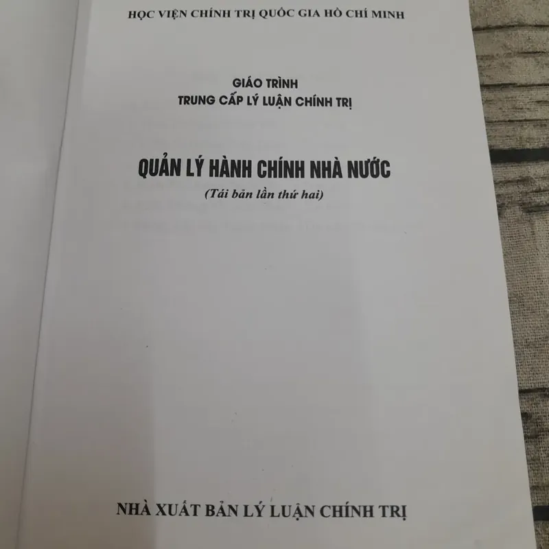 Giáo trình trung cấp chính trị- Quản lý hành chính Nhà nước. Học viện chính trị QGTPHCM 570942