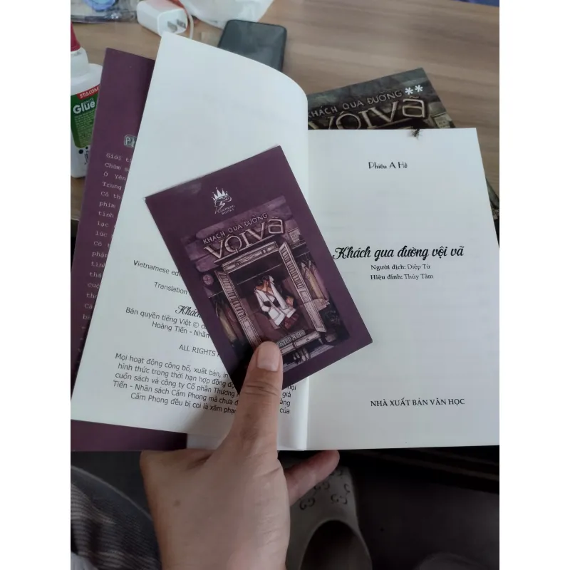 tiểu thuyết ngôn tình hiện đại Khách Qua Đường Vội Vã .( combo 2 quyển) 997208
