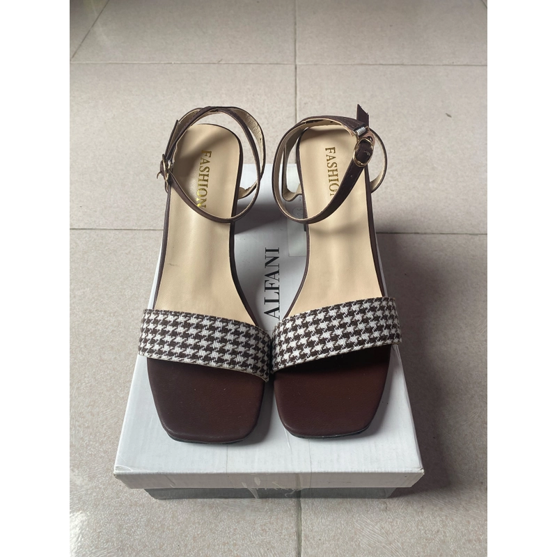 Xăng đan nữ kẻ caro size 37 cao 6p chắc chắn, tôn dáng tôn da 301747