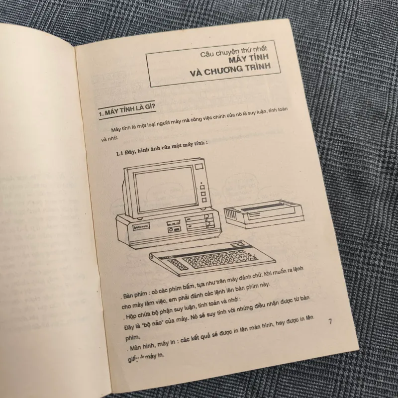 Làm quen với máy vi tính - Thái Quang Hy (biên soạn) - Công Ty SCITEC - Năm 1989 607297