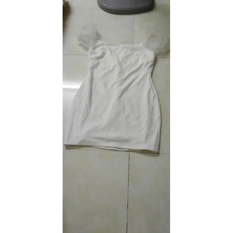 Đầm thun trắng cổ vuông eo 75 giá 45k 1026306