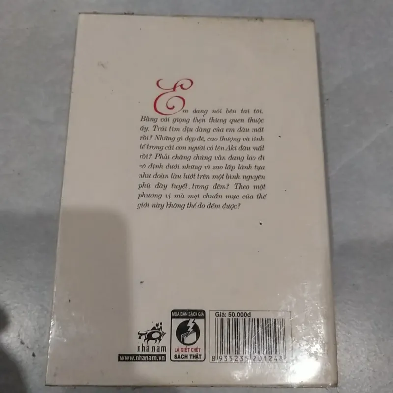 Sách Cũ - Socrates in love - Tiếng Gọi Tình Yêu Giữa Lòng Thế Giới 1009235