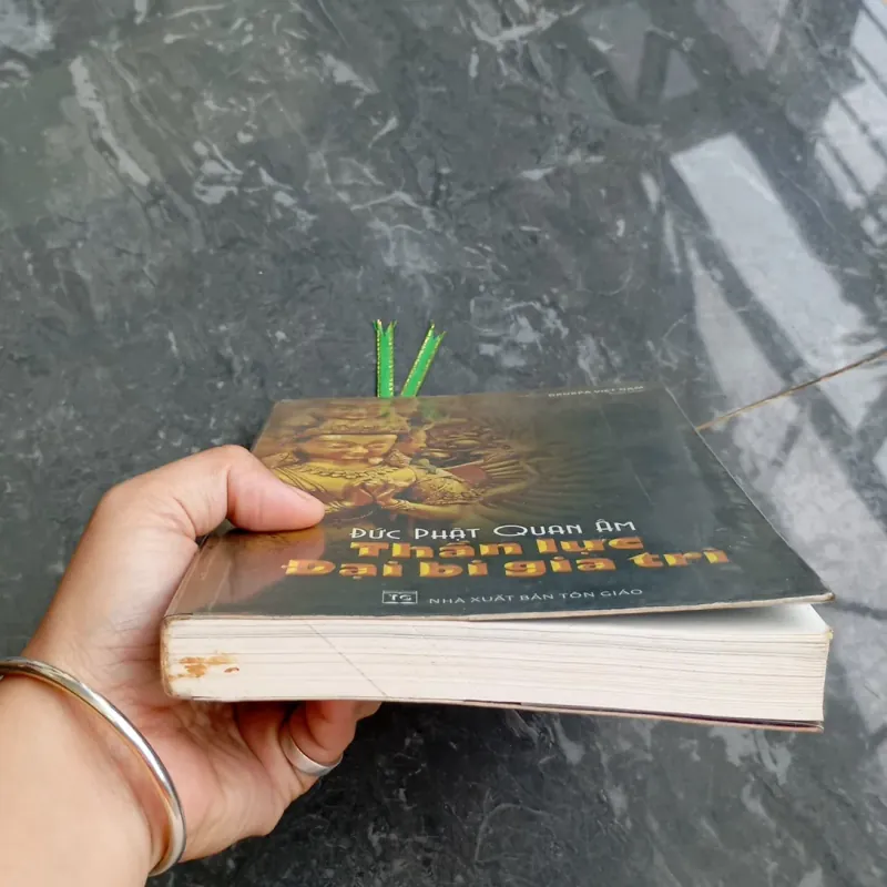 Đức Phật Quán Âm Thần Lục Đại Bi Gia Trì 786673