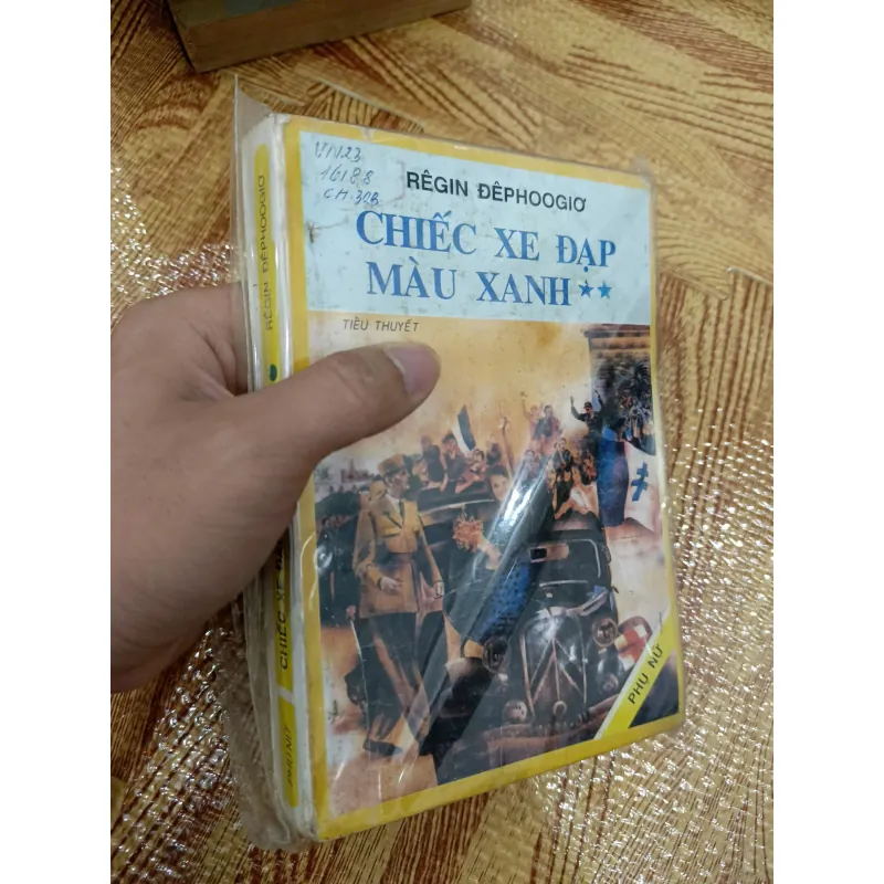 Chiếc xe đạp màu xanh - Tiểu thuyết 755531