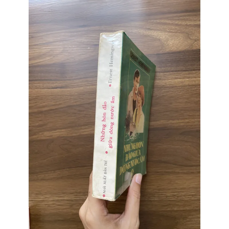 Những hòn đảo giữa dòng nước ấm - Ernest Hemingway 977684