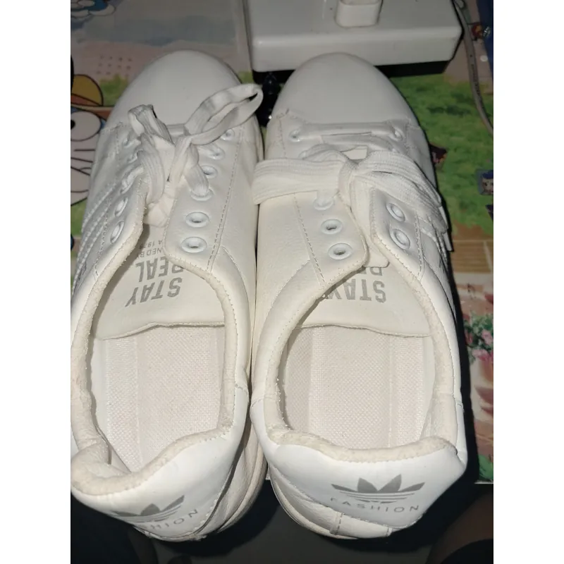 Giày màu trắng size 41 731352