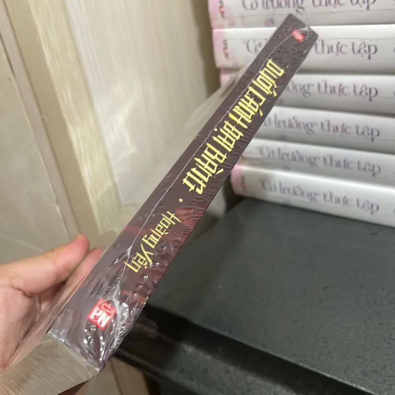 (trinh thám) - Dưới cánh đại bàng - Hoàng Yến 990175