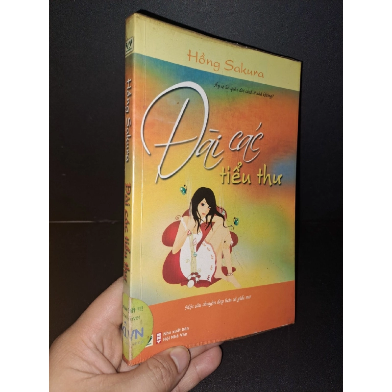 Đài các tiểu thư mới 90% bẩn nhẹ 2012 Hồng Sakura HCM1604 VĂN HỌC Rebooks.vn 942363