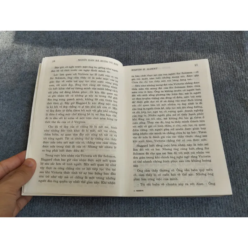 NGƯỜI ĐÀN BÀ BUÔN VŨ KHÍ - MARVIN H.ALBERT 574320