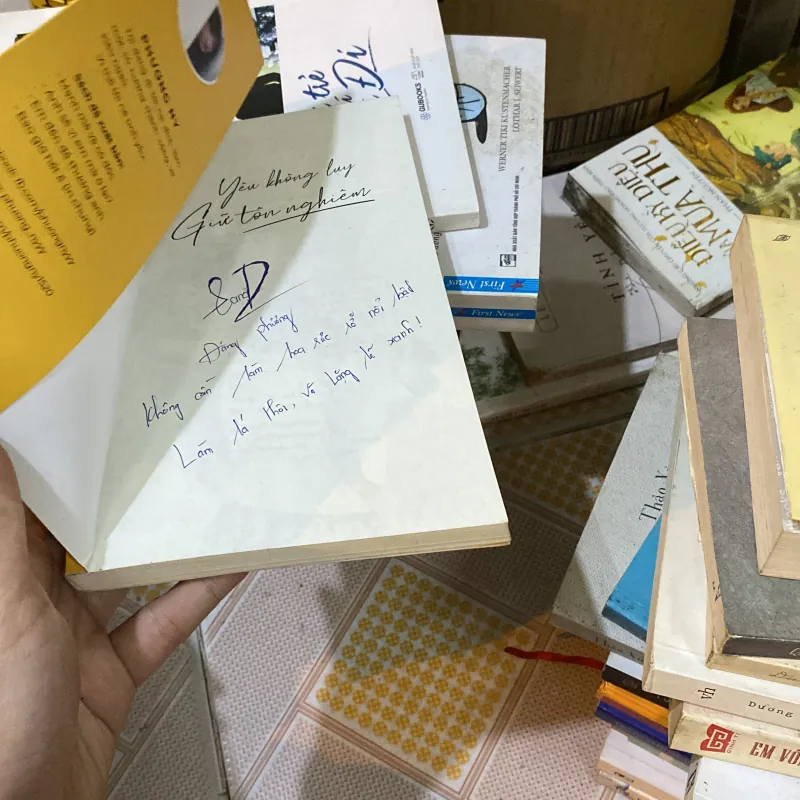 Yêu không luỵ giữ tôn nghiêm  929511