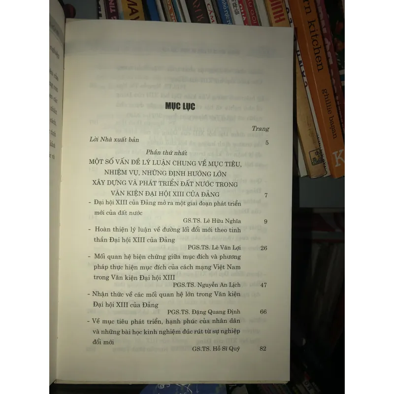 Những vấn đề lý luận và thực tiễn mới trong văn kiện đại hội XIll của Đảng  730994