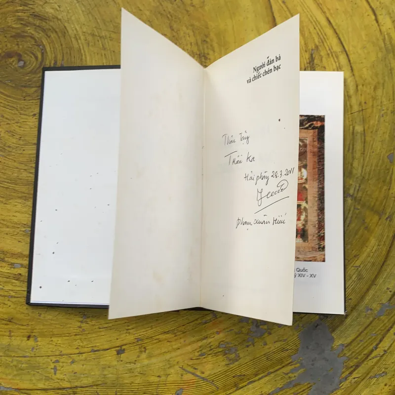  NGƯỜI ĐÀN BÀ VÀ CHIẾC CHÉN BẠC- PHẠM XUÂN HIẾU  787950