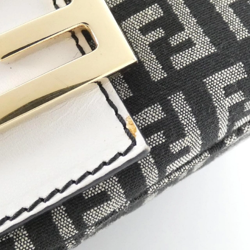 Túi đeo vai Fendi 8BR001 LPN 612970