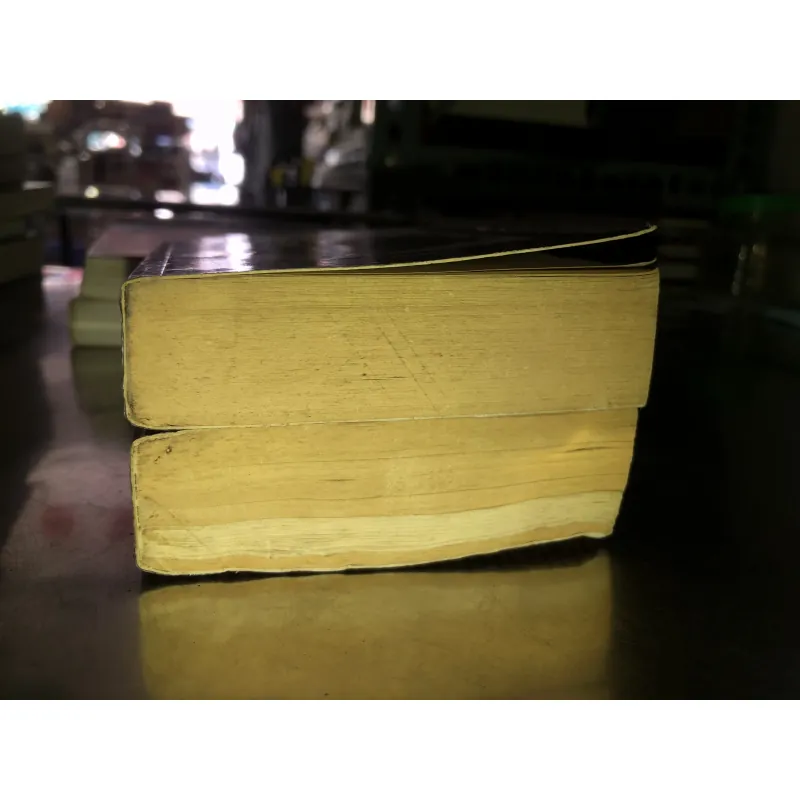 Oliver Twist - Charles Dickens 1023800